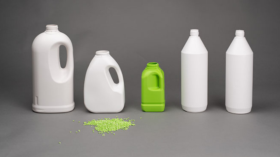 القولبة بالنفخ تستفيد من إنتاج الأجزاء المجوفة.