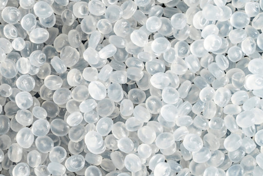 البولي إيثيلين عالي الجودة (HDPE) و HIPS هما من المواد البلاستيكية المبتكرة التي تحظى بتقدير كبير اليوم