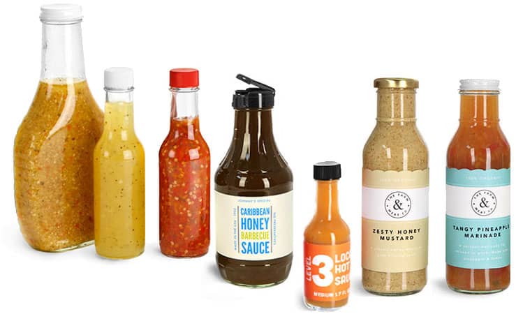 زجاجات بلاستيكية تحتوي على طعام