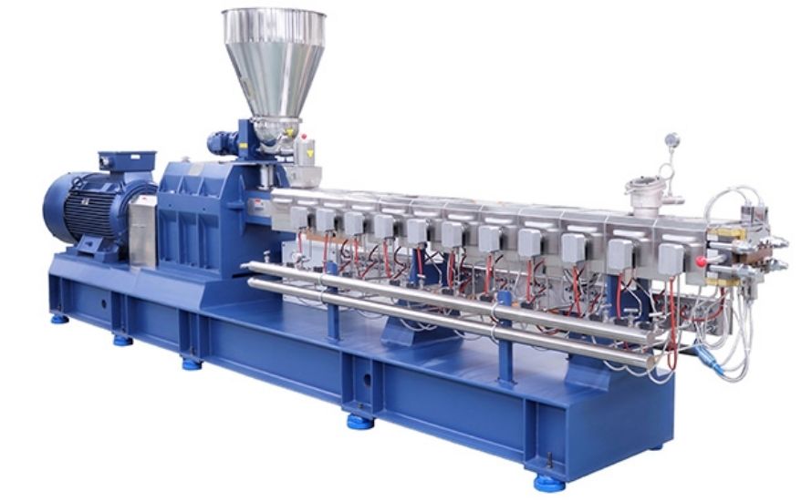 ماكينة البثق في تصنيع ماستر باتش ألوان