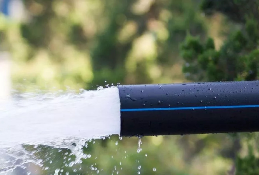 أنابيب HDPE تُعتبر أساسية في قطاع المياه والصرف الصحي.