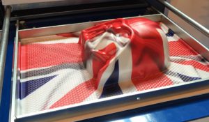 It is very important to ensure that the plastic sheet is clamped evenly and firmly