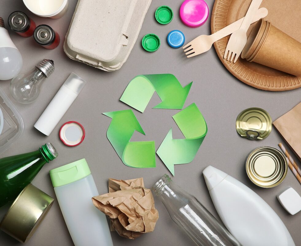 إعادة تدوير PE يمكن أن تساعد في تقليل نفايات البلاستيك وتعزيز الاقتصاد الدائري.