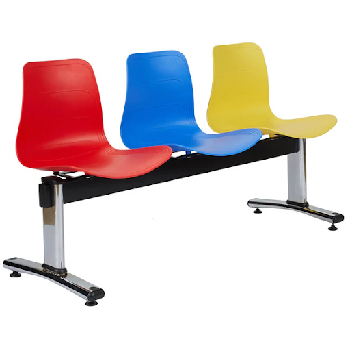 الشكل 5: الكراسي البلاستيكية تتمتع بقوة جيدة جدًا ومقاومة للعوامل الجوية