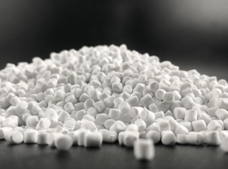 فيلر ماستر باتش البولي ايثيلين  هو عنصر أساسي للتحكم في تكاليف المواد وتحسين الأداء العام للمنتج.