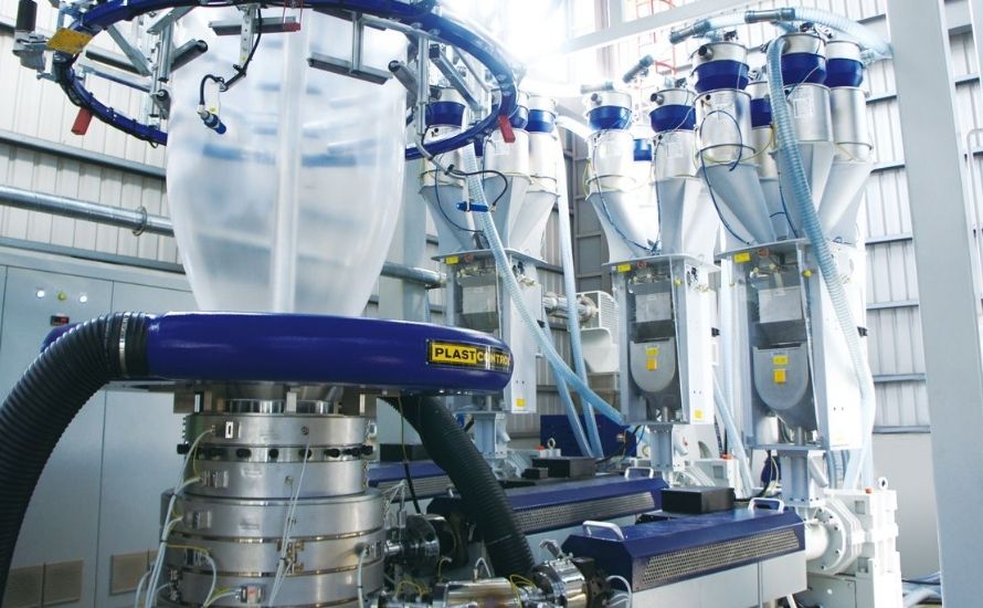 إحدى العوامل الرئيسية التي تؤثر على عملية بثق الغشاء المنفوخ هي تصميم القالب، الذي يؤثر على سمك الغشاء وعرضه، مما يضمن إنتاجًا متسقًا.