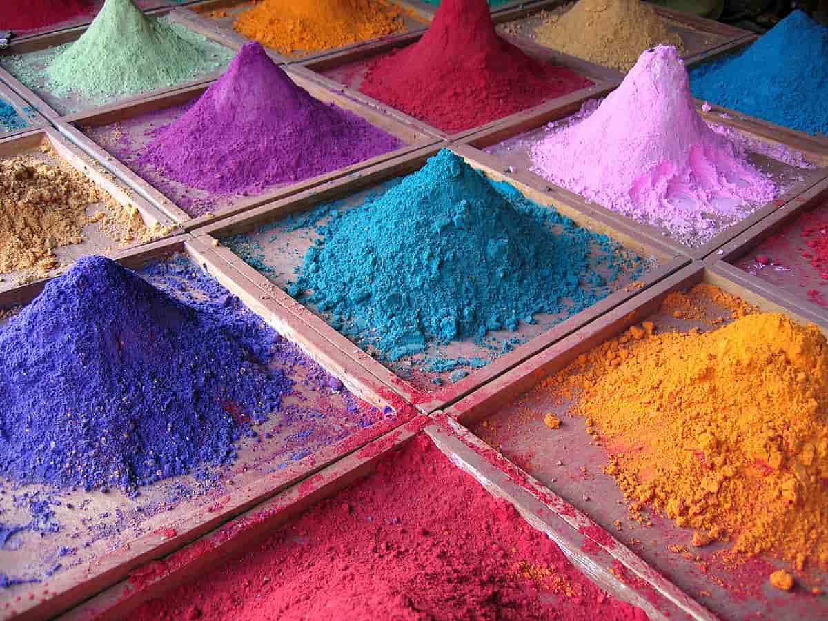 Raw pigments are dry, powdered colorants used to tint plastic