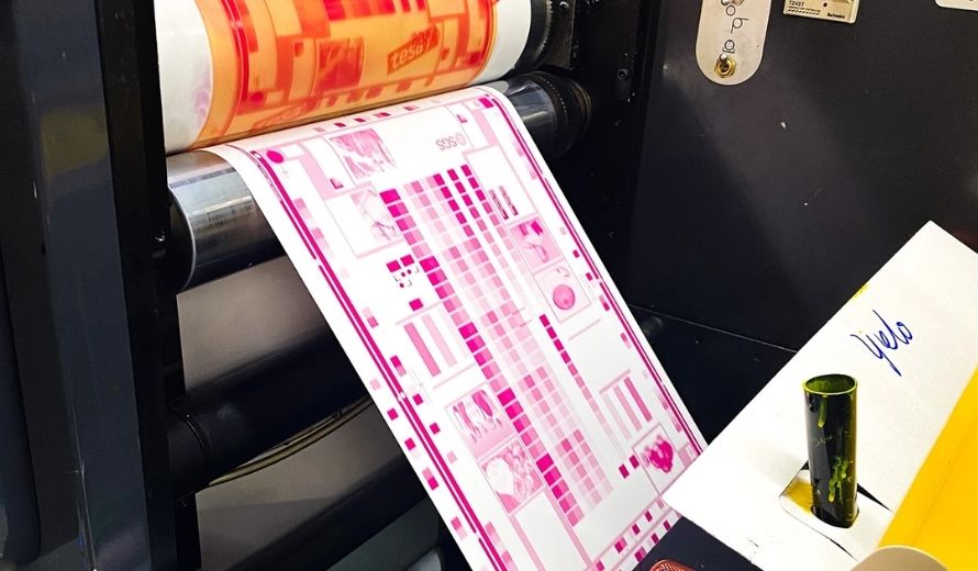 Flexography uses a cylinder to imprint designs on plastic, ideal for large-scale production of colorful labels and bags