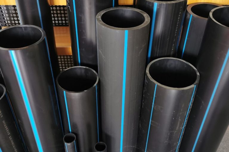 أنبوب البولي ايثيلين خفيف بطبيعته وسهل التركيب في العديد من الصناعات المختلفة.