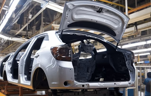 تساهم استخدامات البولي ايثيلين عالي الكثافة في حماية الآلات الموجودة داخل السيارة بشكل مثالي من التأثيرات غير المرغوب فيها