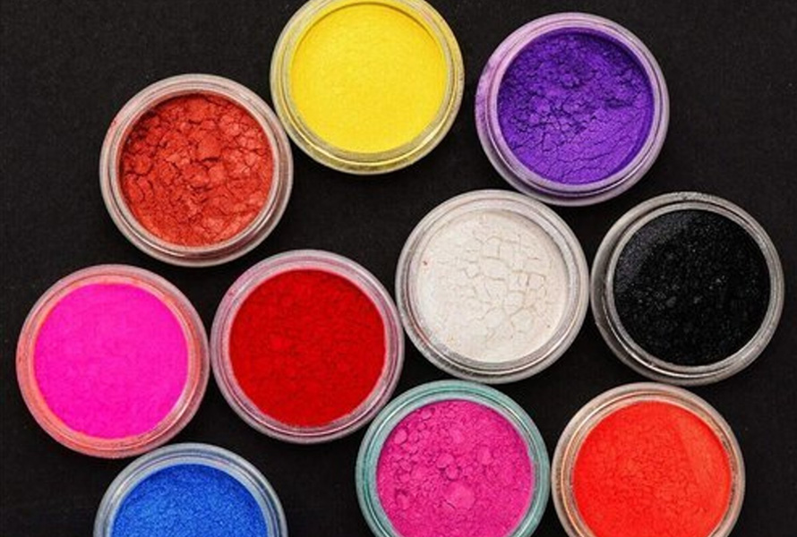 توفر الأصباغ خيار تلوين دائم لاستعادة البلاستيك الباهت