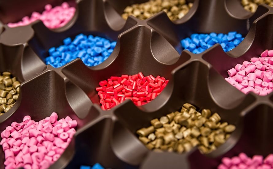 يُعد التحكم الصارم في الجودة أمرًا ضروريًا لضمان تناسق لون التشكيل عبر دفعات الإنتاج، مما يساهم في الحفاظ على جودة المنتج.