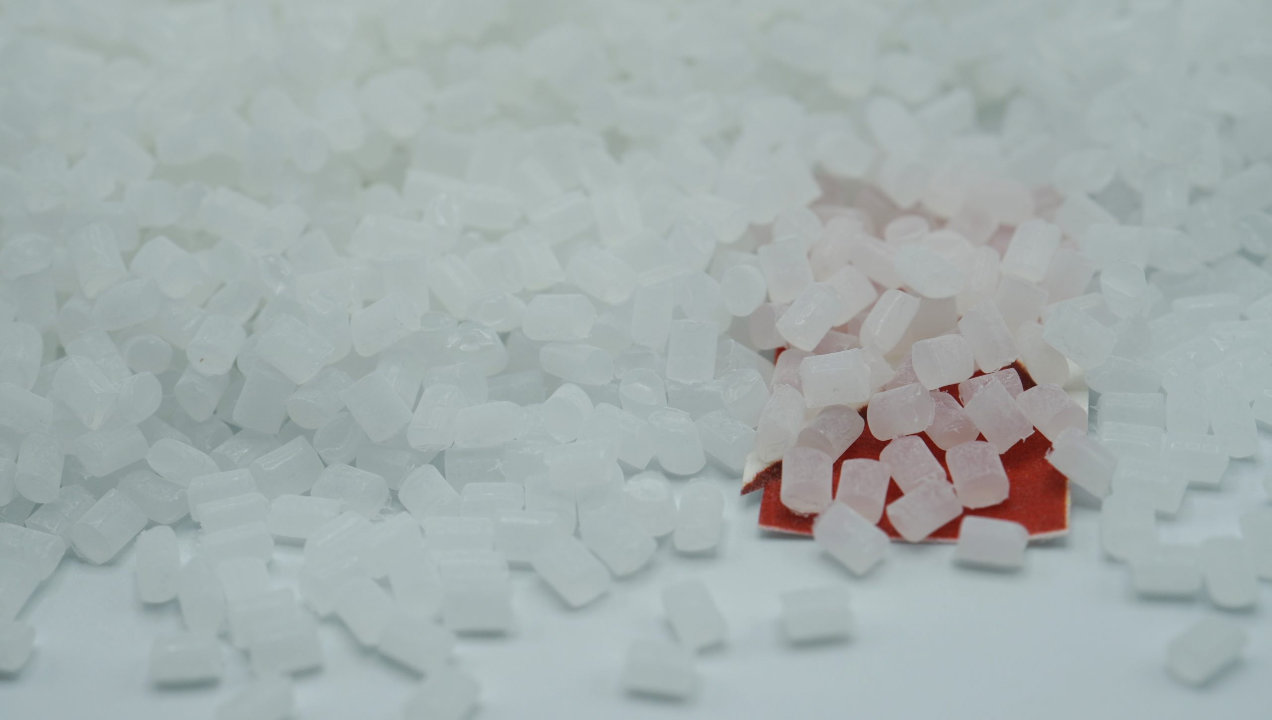 Odor removing additive